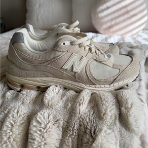 New Balance Cream/Beige Sneaker Detail Shot